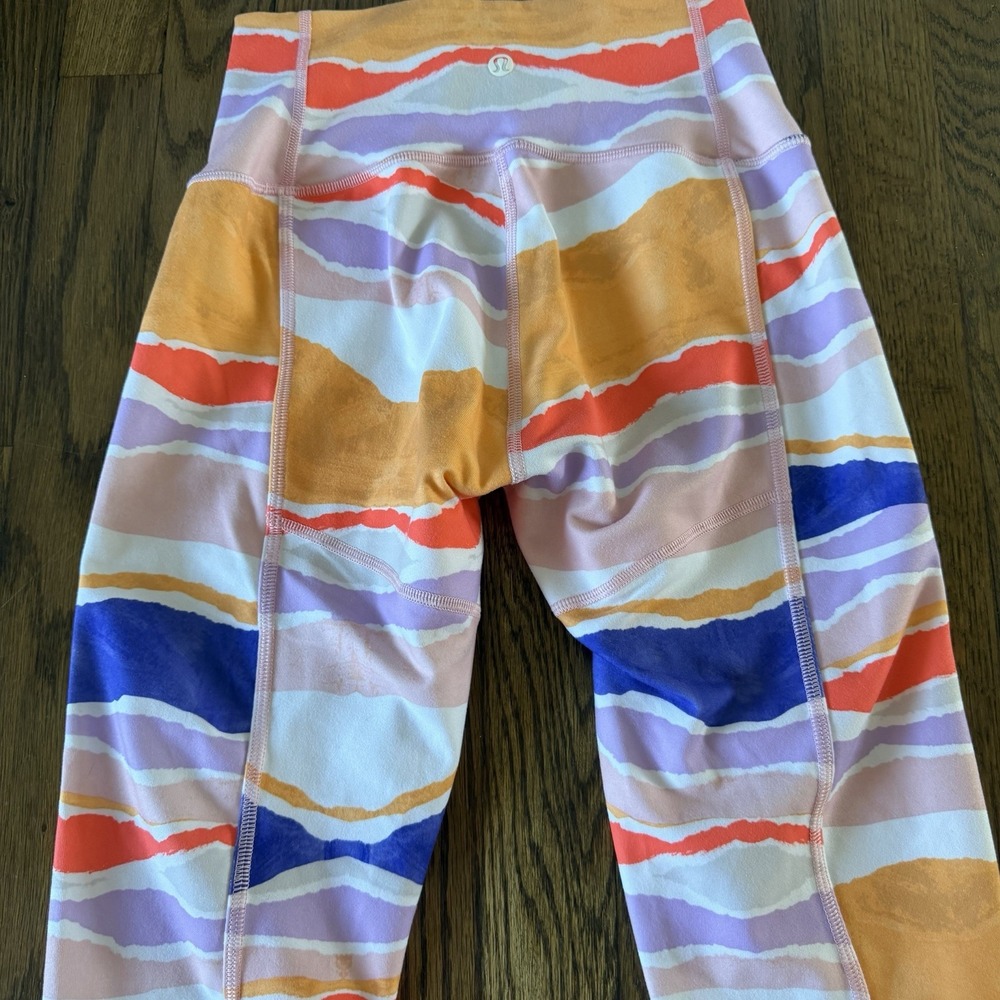 Lululemon True Self Crop Bleacher Stripe White Iris Flower Size 4 - Picture 9 of 12